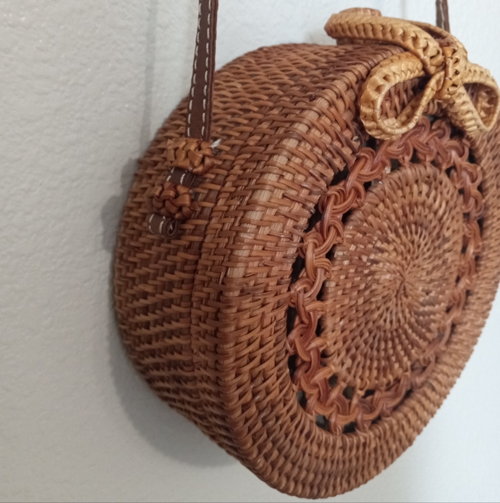 Woven Rattan Handmade Circular Brown Crossbody Shoulder Bag - Picture 8 of 8